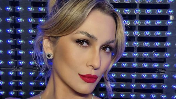 Lívia Andrade arrasa e encanta com selfie nos bastidores do "Domingão" (Instagram)