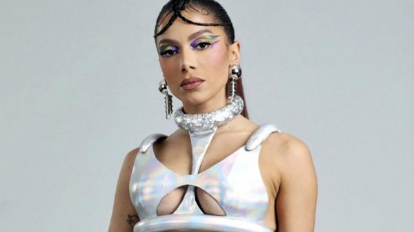 Anitta impressionou seguidores com look futurista para um dos seus ensaios de carnaval (Instagram)