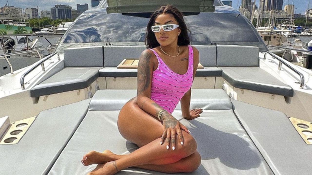 Ludmilla arrasa em passeio de barco: "cheguei bem malvada" (Instagram)