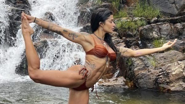 Aline Campos arrasa em cliques com biquíni e corpo escultural (Instagram)