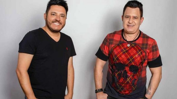 Marrone (dir.) da dupla com Bruno e Marrone, causou verdadeiro alvoroço nas redes com sua cirurgia de harmonização (Instagram)