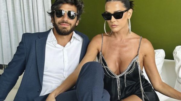 Deborah Secco esquentou o clima nas redes ao registrar momento com o marido Hugo Moura (Instagram)