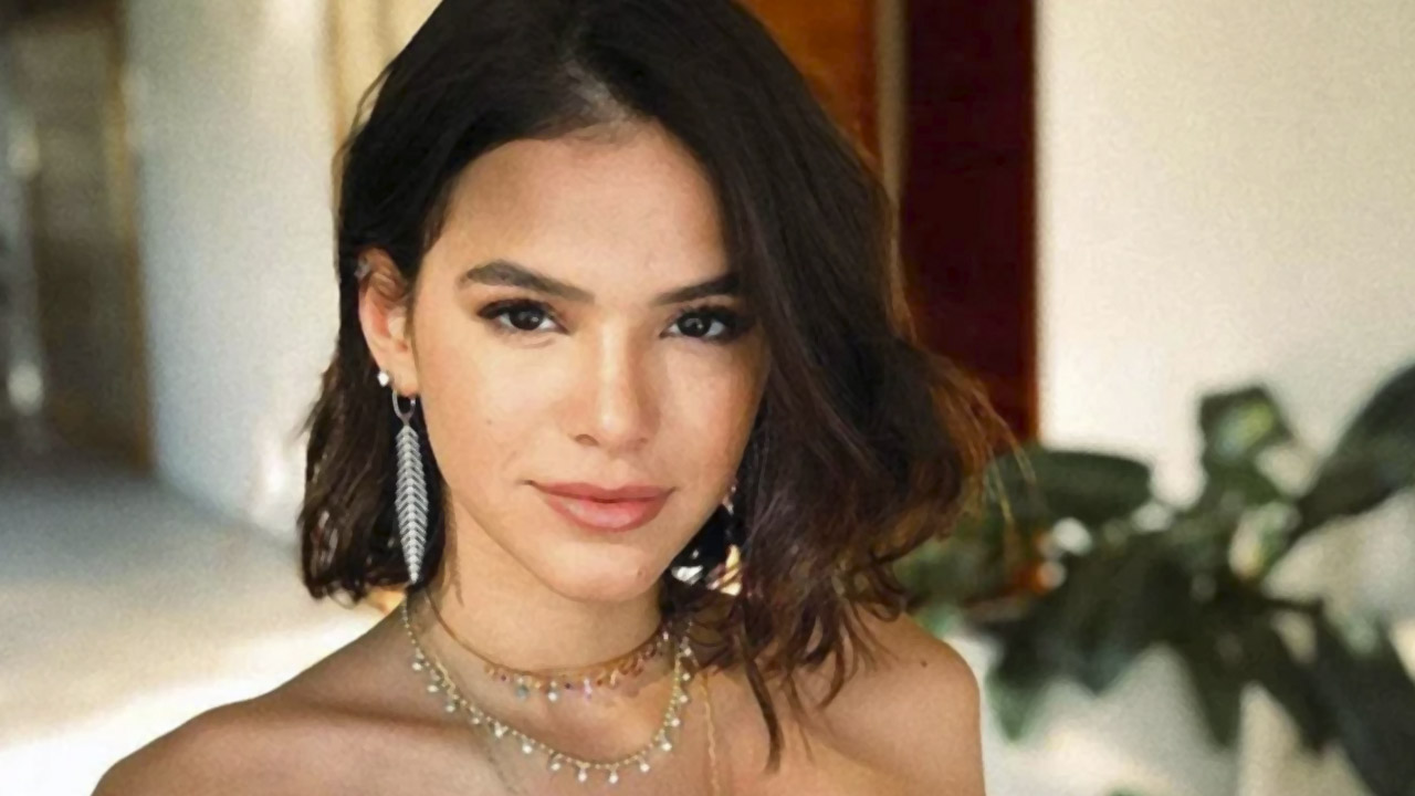 a atriz Bruna Marquezine e o rapper L7nnon estariam vivendo um affair há algum tempo.