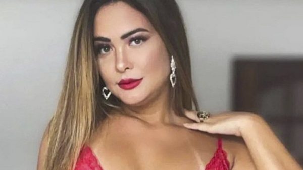 Geisy Arruda eleva clima mostrando resultado de bronzeamento nas redes (Instagram)