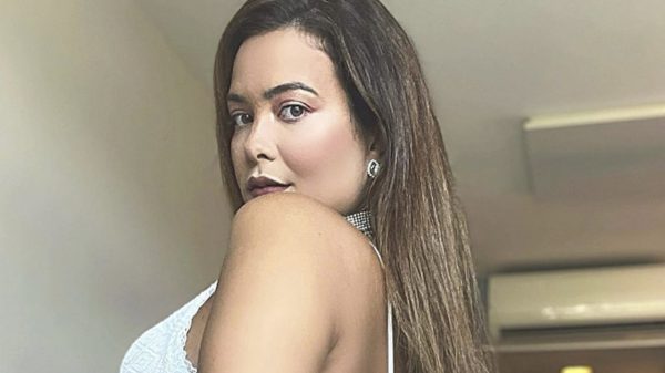 Geisy Arruda revela tatuagem em clique com lingerie super cavada (Instagram)