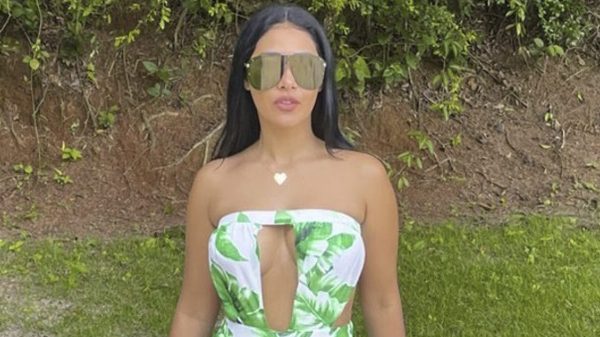 Simaria surge com vestido floral com fendas e destaca beleza (Instagram)