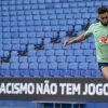 Brasil joga contra Guiné de preto, em protesto contra racismo (Foto: J.Marconne/CBF)