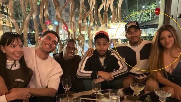 Shakira e Lewis Hamilton surgiram juntos em jantar com amigos