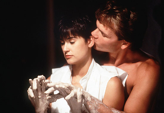 Demi MOore e Patrick Swayze em cena de Ghost, Do Outro lado da Vida