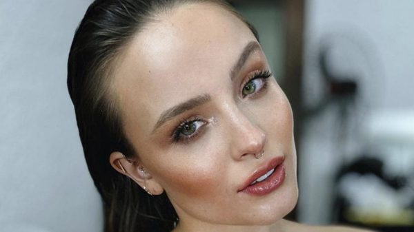 Larissa Manoela surge com visual bem diferente em cliques e surpreende fãs