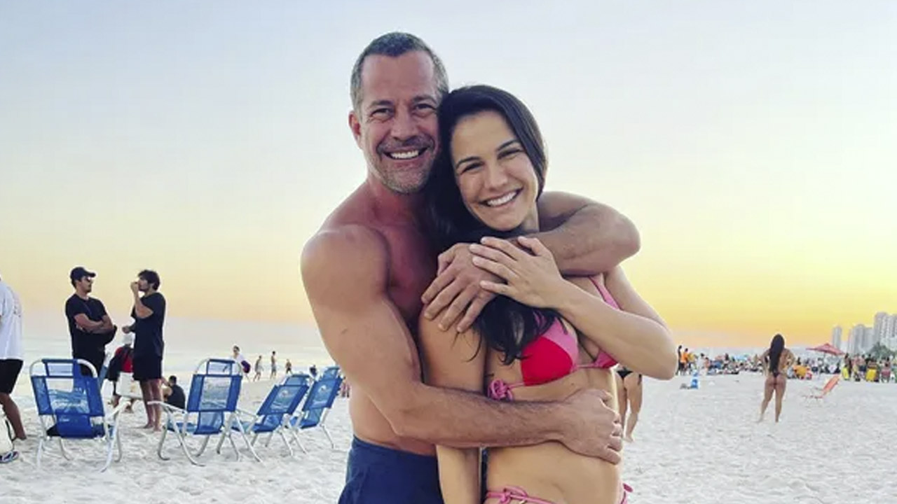 Malvino Salvador posa com a esposa Kyra Gracie em dia de praia e encanta