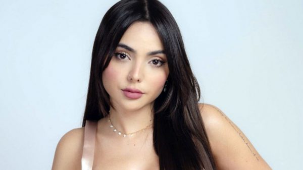 Nyvi Estephan, musa dos e-Sports, deixou seguidores boquiabertos com sua beleza