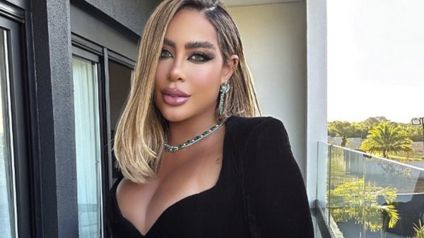 Rafaella Santos arrasa com registro de look ousado e chique