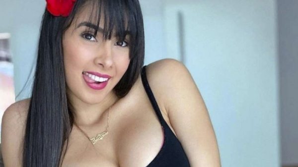 Juliana Bonde eleva clima nas redes com foto de bastidores junto de dançarinas