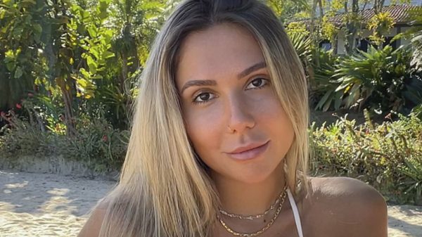 Carol Portaluppi encantou seguidores ao compartilhar flagra em dia de praia