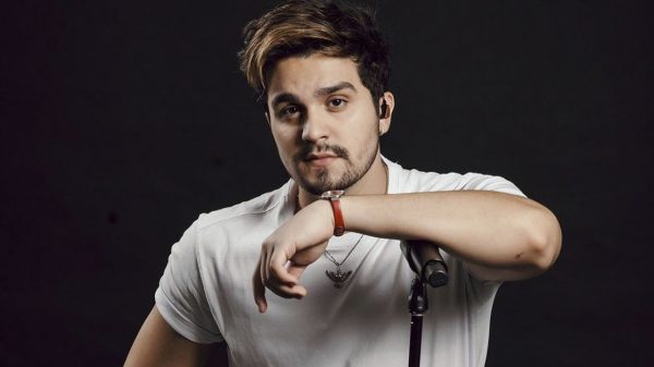 Após fim de relacionamento, Luan Santana chega em show muito bem acompanhado e provoca burburinho dos fãs