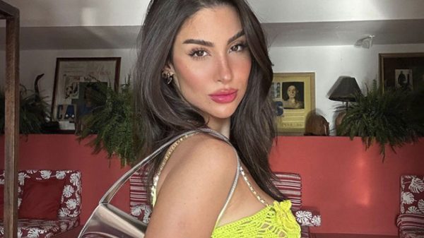 Bianca Andrade aposa em look com crochê em visita ao Rio de Janeiro e encanta