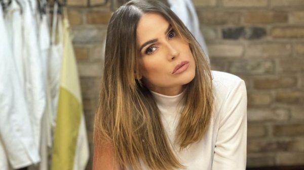 Deborah Secco relembrouvídeo de passeio de barco e provocou furor nas redes com sua beleza