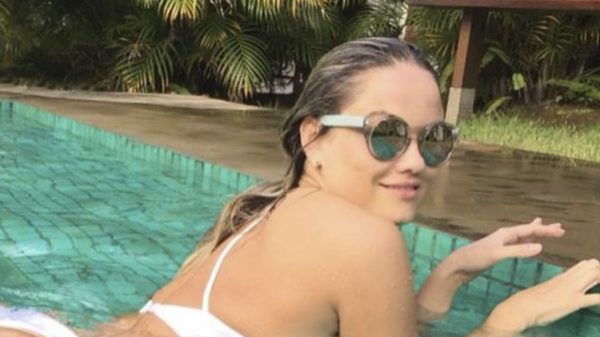 Ellen Rocche põe bumbum pra jogo em clique e deixa seguidores babando!