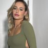 Bruna Griphao arrasa com look para participar de podcast e encanta