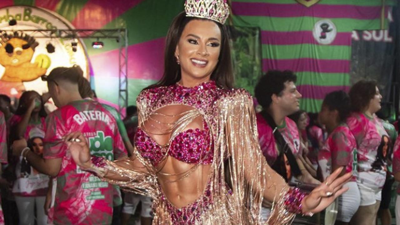 Juju Salimeni encanta seguidores em ensaio técnico de carnaval