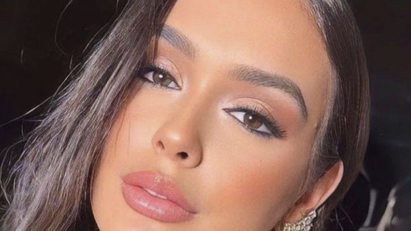 Larissa Santos arrasa em "dump" de fotos nas redes sociais e encanta com biquíni