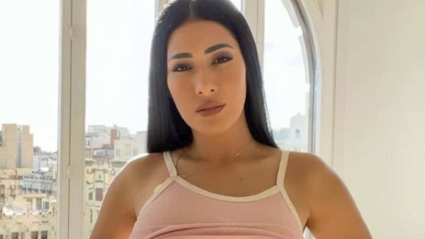 Simaria arrasa com look nude em vídeo e provoca furor nos seguidores