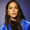 Bruna Marquezine compartilha felicidade e esbanja beleza em passeio de barco