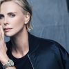 Charlize Theron encanta fãs em nova campanha onde esbanja beleza