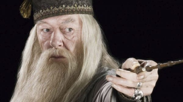 Michael Gambom, na pela de Alvo Dumbledore em "Harry Potter"