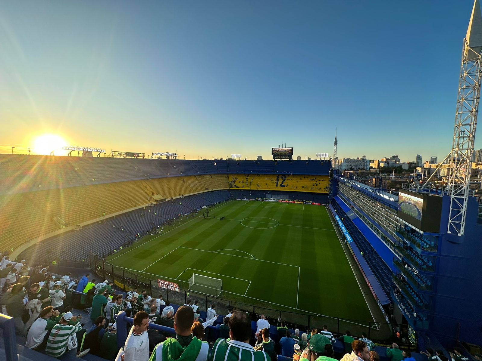 Torcida do Palmeiras chega cedo na Bombonera e aguarda pelo inicio da partida (Foto: André Felix)