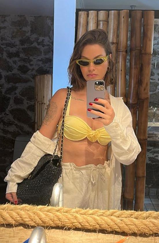 Andressa Suíta esbanja beleza em selfie