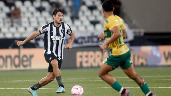 Botafogo em campo contra o Cuiabá no Brasileirão