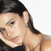 Bruna Marquezine encanta internautas em foto com biquíni azul