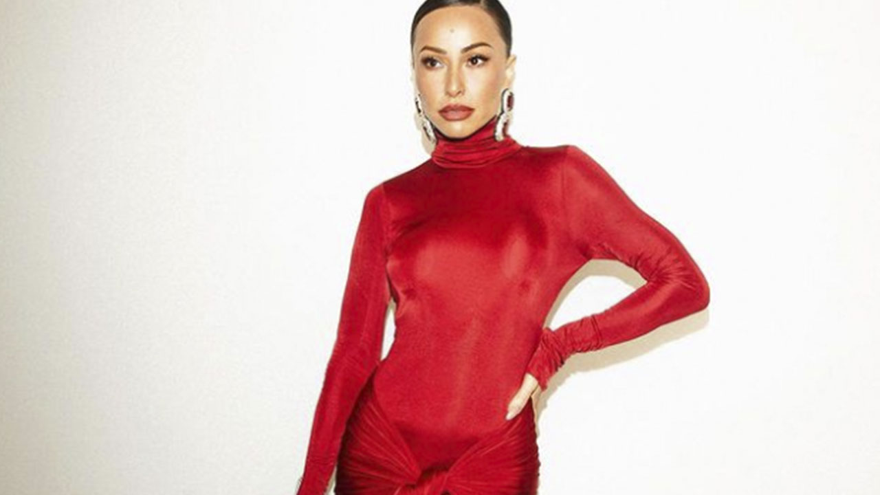 Sabrina Sato arrasou com seu look "All Red" em evento