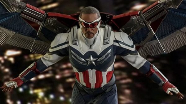 O ator como Sam Wilson com Capitão América (Foto: Divulgação)