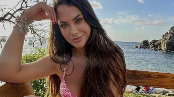 Ex-BBB Sarah Andrade compartilha fotos em Noronha e encanta seguidores