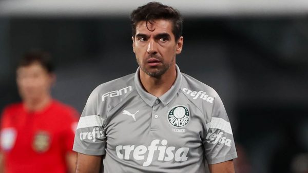 Abel Ferreira segue na briga pelo título