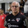 Dorival Jr em ação pelo São Paulo