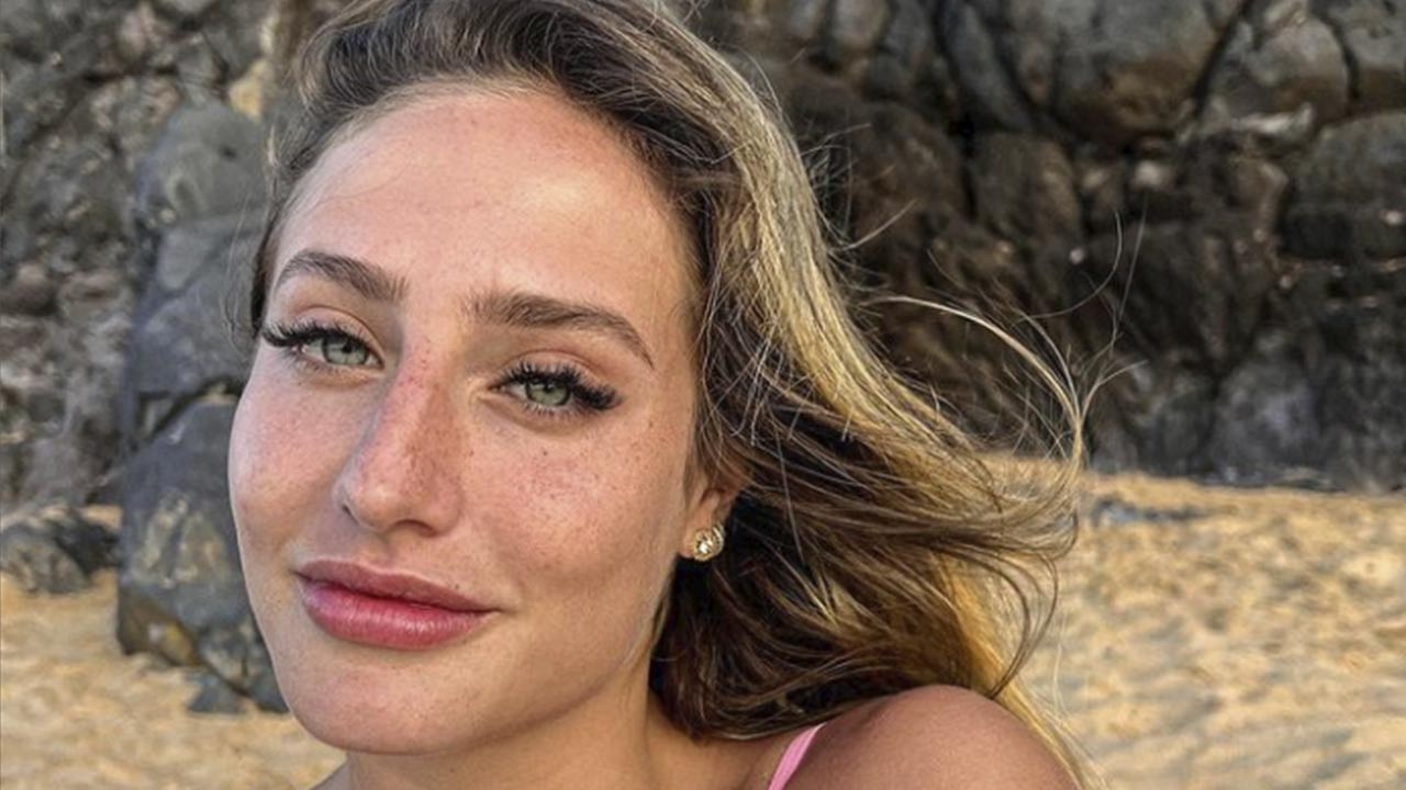 Bruna Griphao exibe curvas em Noronha e encanta seguidores