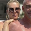 Ana Hickmann surge em clima de romance e parabeniza o marido Alexandre Correa