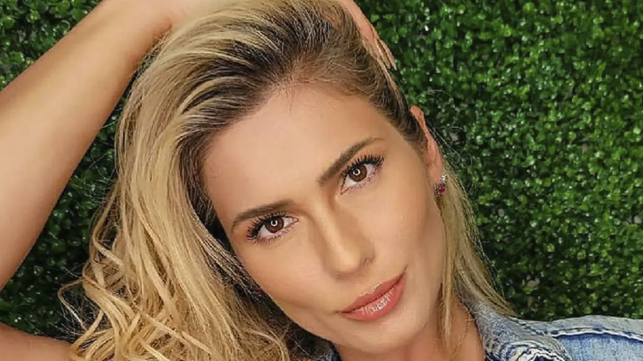 Lívia Andrade ostenta corpão de biquíni na Flórida e gera reações dos seguidores