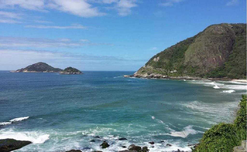 Praia de nudismo de Abricó, no Rio de Janeiro/RJ (Foto: Tripadvisor/Reprodução)