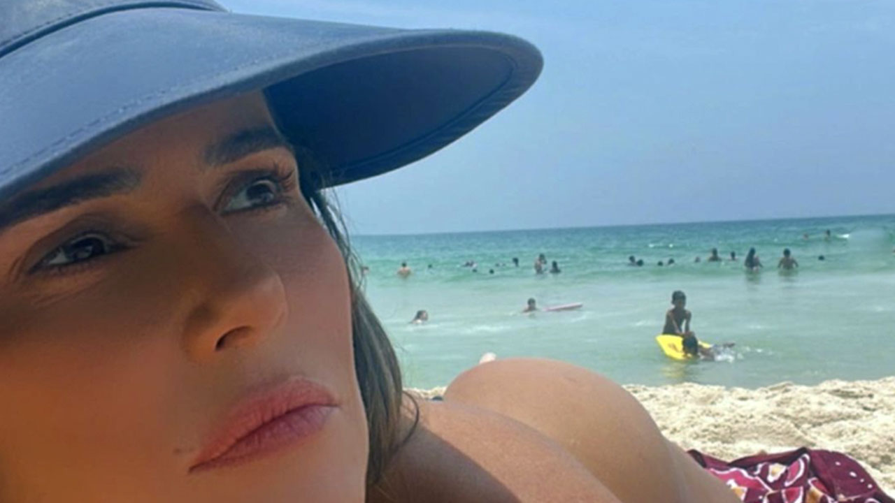 Deborah Secco ostenta seu corpão na praia e ganha elogios dos seguidores