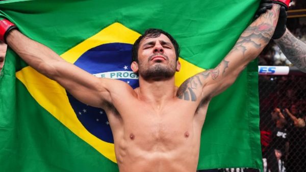 Alexandre Pantoja é o campeão dos moscas no UFC