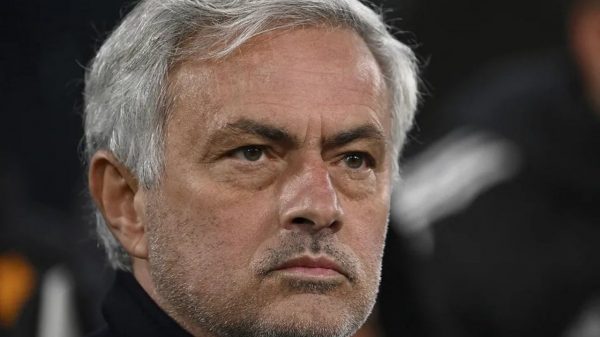 Mourinho negou que tenha recebido contato da CBF