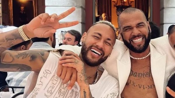 Pai de Neymar decidiu ajudar Daniel Alves