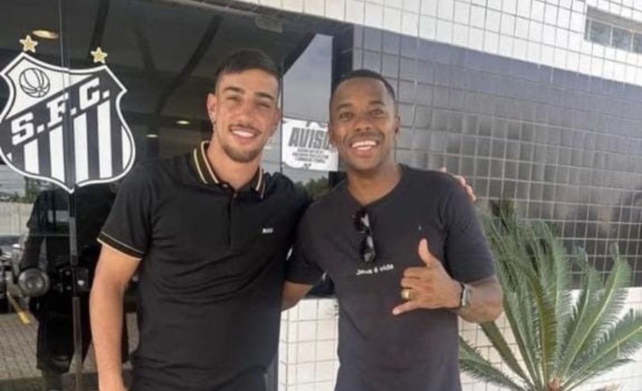 Santos negou que tenha convidado Robinho