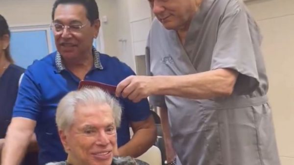 Silvio Santos estava cortando o cabelo