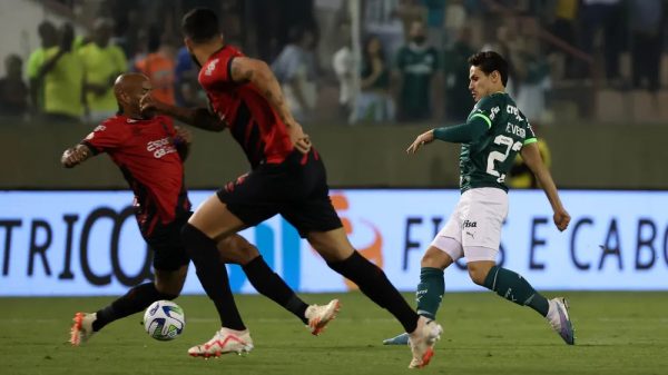 Palmeiras derrotado pelo Atlético Paranaense em Barueri (Foto: Greco/SEP)